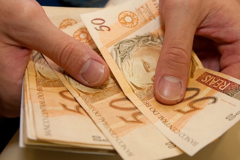 Sem repasse federal, 30% dos municípios vão atrasar o 13º, diz UPB 5