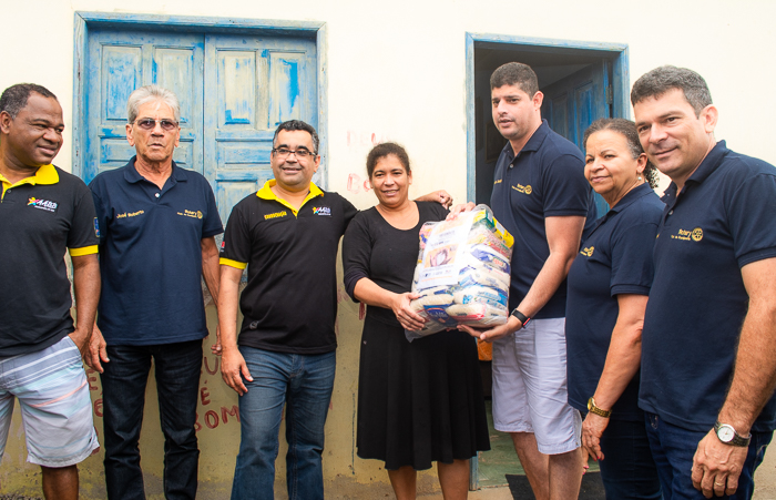 200 famílias carentes são beneficiadas pelo Rotary e AABB de Eunápolis 7