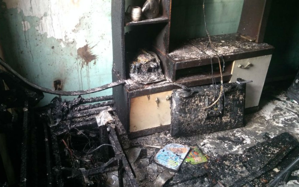 Eunápolis: Carro pega fogo em garagem e chamas destroem casa na Renovação 6