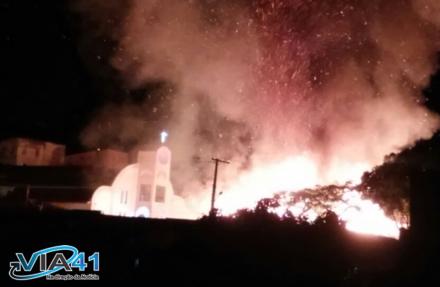 Incêndio destrói barraca de São João da Igreja Católica em Itagimirim 14