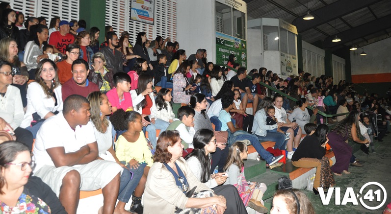 Natália Gáudio faz apresentação em Eunápolis 6