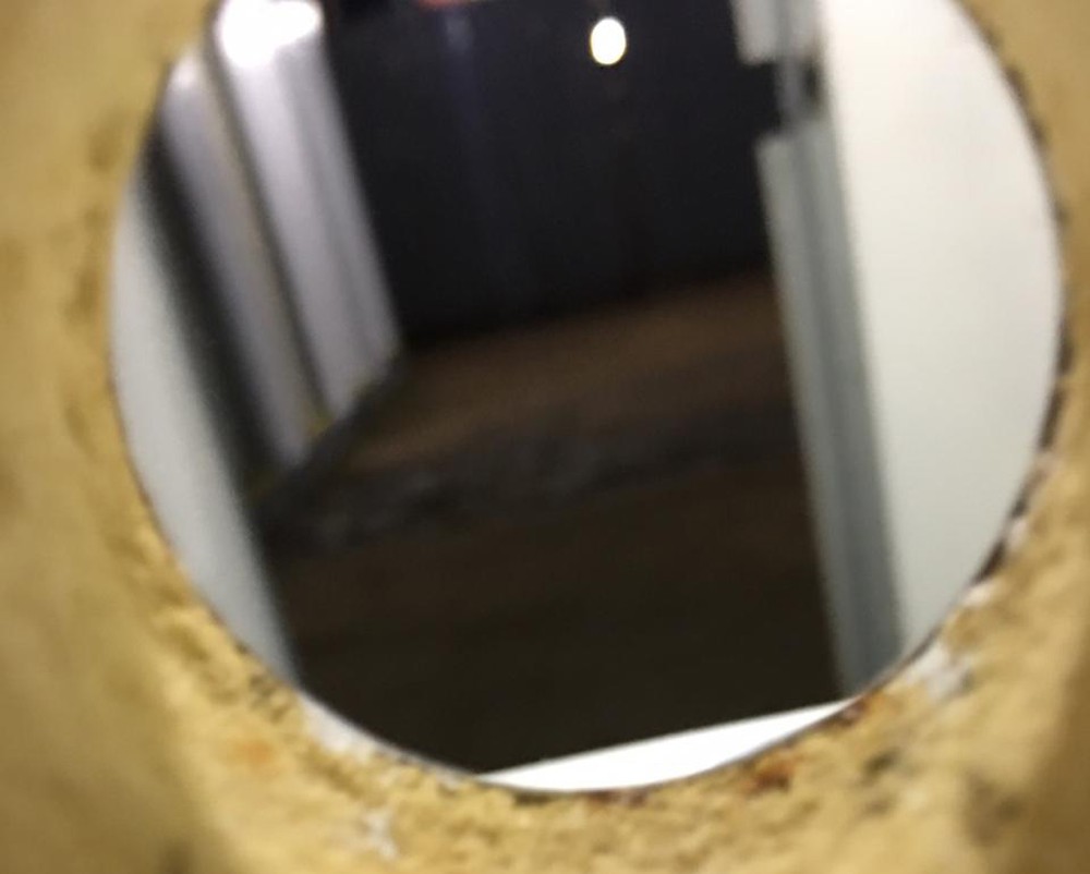 Homem abre buraco em parede e filma mulheres em banheiro de festa junina 23